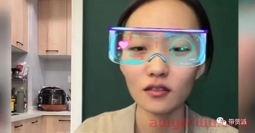 疯产姐妹解散50天后，邵雨轩开启直播 第2张