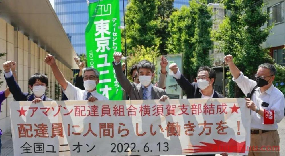 黑五罢工、20万人围总统府！日韩踢进世界杯，后院却