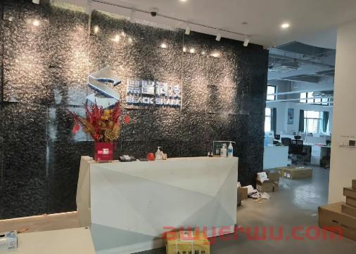亚马逊3C品牌大卖黑鲨科技被爆拖欠员工离职补偿金，遭拉横幅讨薪！ 第3张