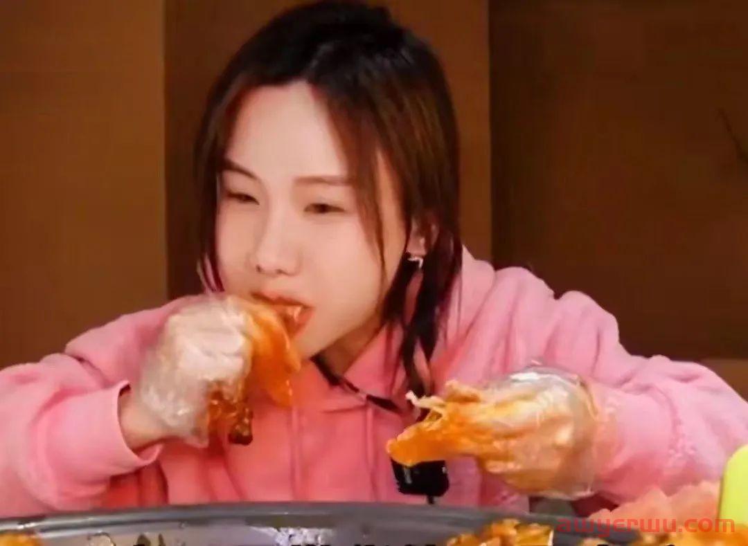 带货脱骨鸡爪惊现蟑螂，千万粉丝网红密子君直播带货大翻车！ 第3张